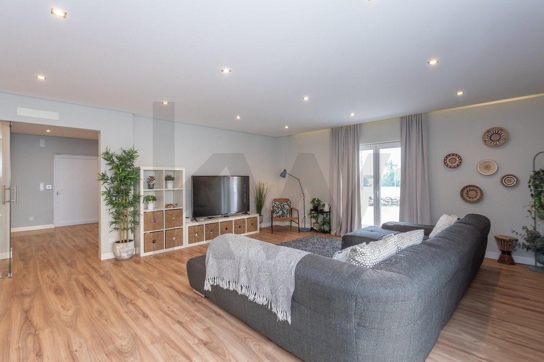 Townhouse in Algueirao-Mem Martins, Lisbon, Portugal 5 - 17393636