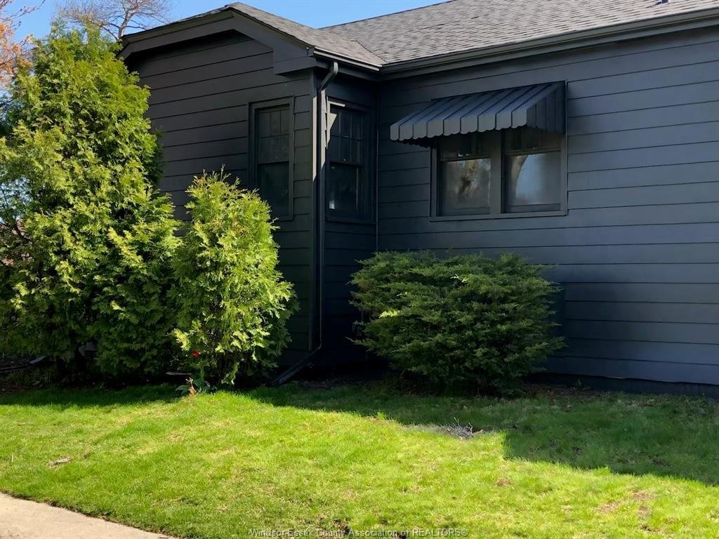 House in Windsor, Ontario, Canada 2 - 17391075