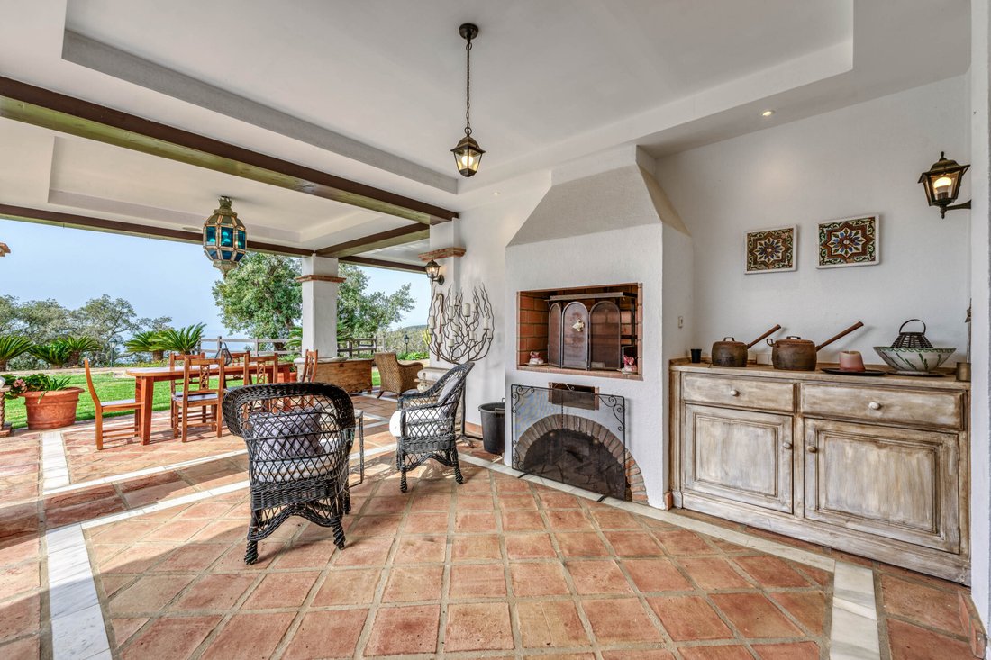 Estate in Marbella, Andalusia, Spain 5 - 17391082