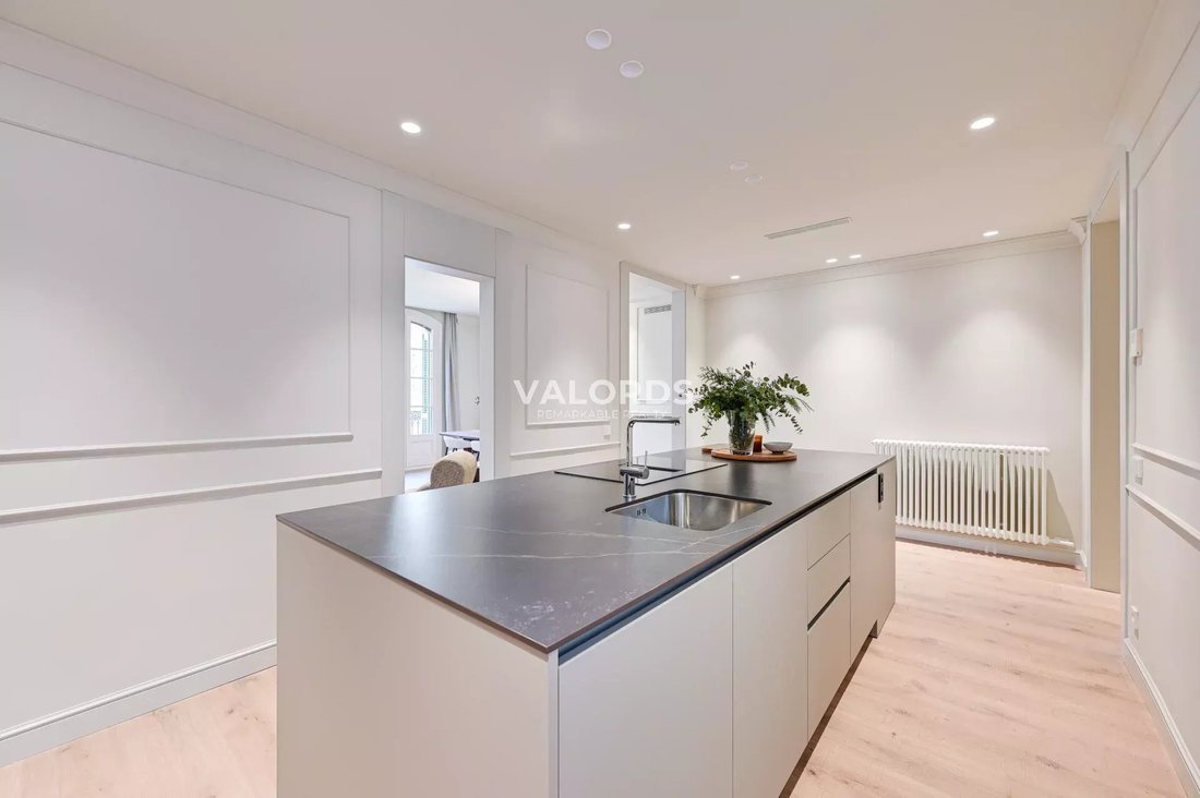 Apartment in Eixample, Barcelona, Spain 4 - 17392305