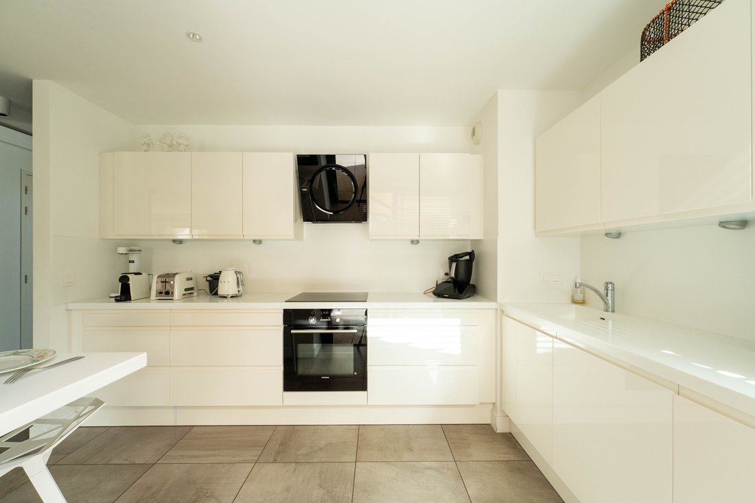 Apartment in Zone Industrielle et Commerciale, Royan, France 4 - 17394831