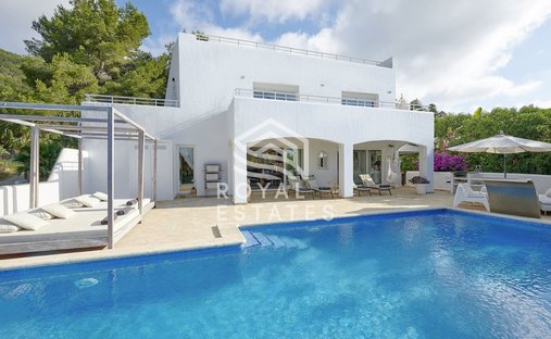 Villa in Santa Eularia des Riu, Balearic Islands, Spain 1
