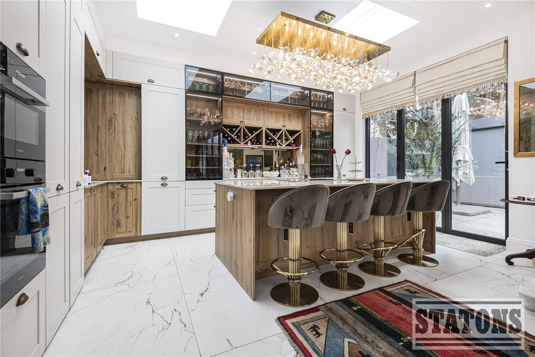 House in Barnet, England 3 - 17399338