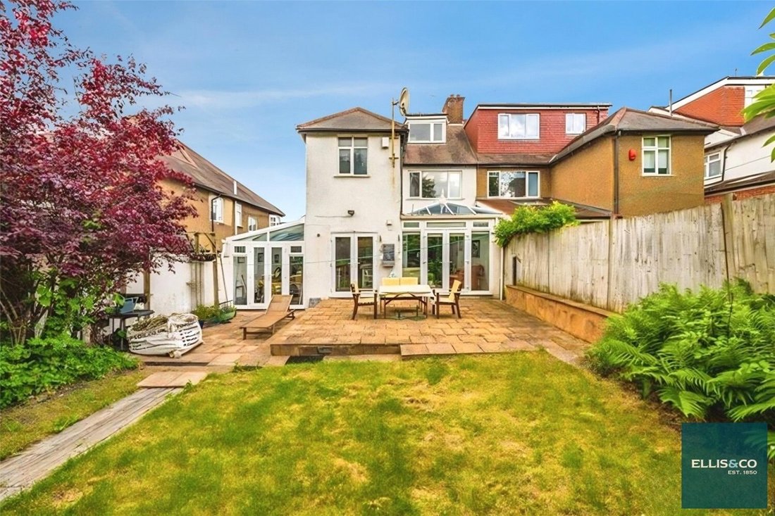 House in Barnet, England 2 - 17399151