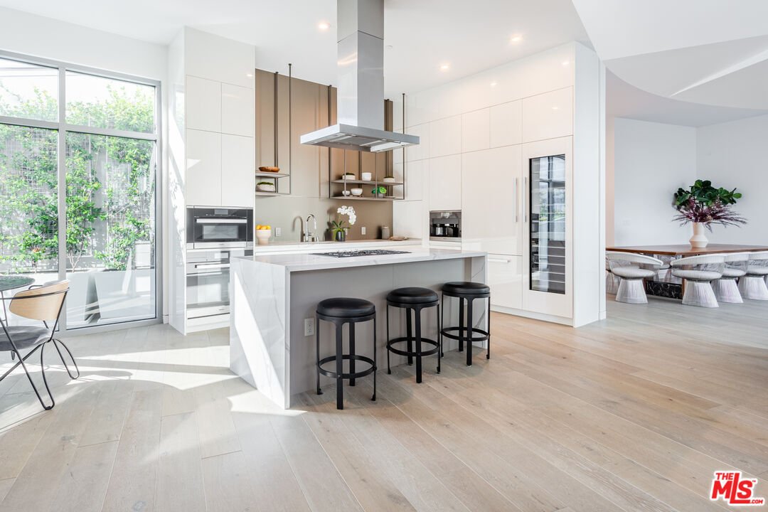 Beverly Hills, California, United States 1 - 17397564
