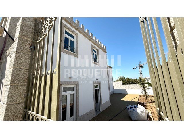 Apartment in Lordelo do Ouro e Massarelos, Porto District, Portugal 1 - 17398004