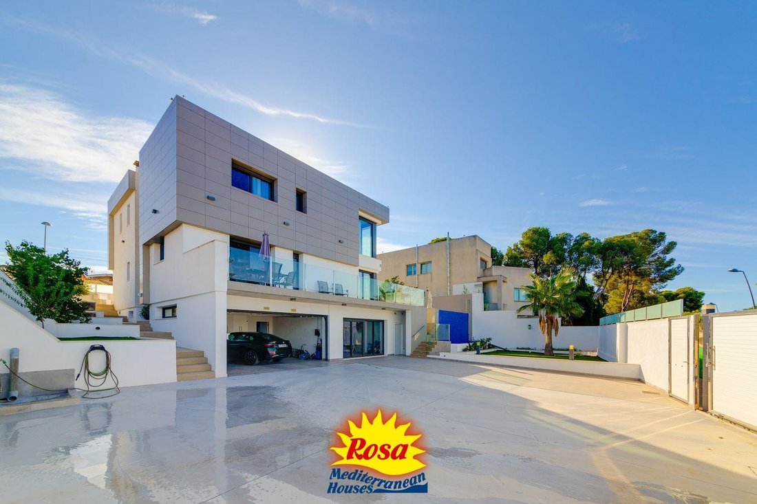 Villa in Torrevieja, Valencian Community, Spain 2 - 17399533