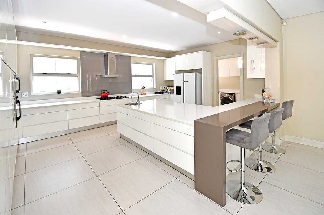 House in Morningside, Benmore Gardens, Gauteng 2 - 17398161