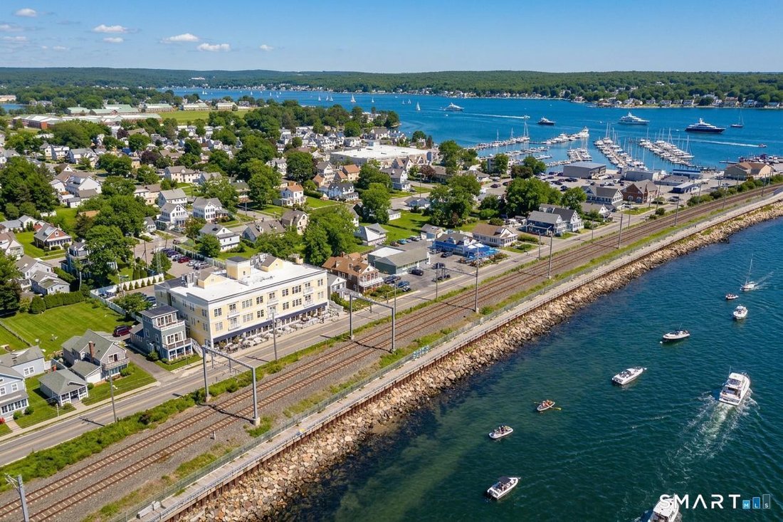 Condo in East Lyme, Connecticut, United States 1 - 17219533