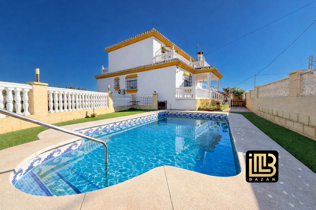 Chalet in Rincon de la Victoria, Andalusia, Spain 1 - 17399368