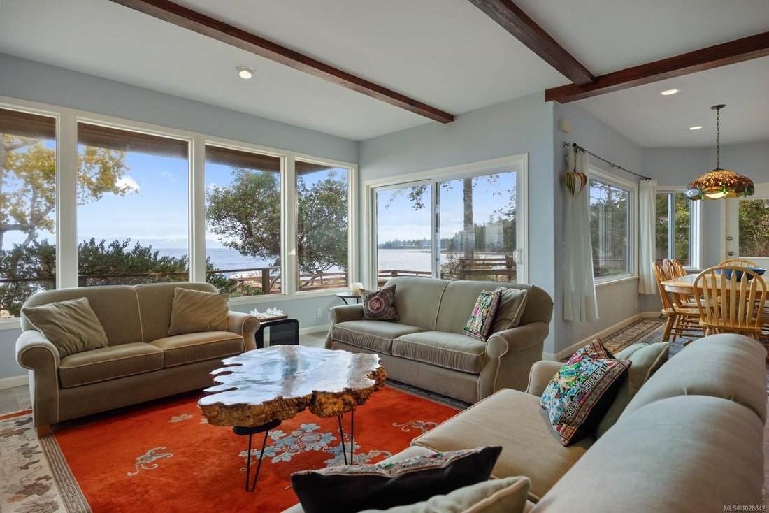 House in Hornby Island, British Columbia, Canada 3 - 17401921