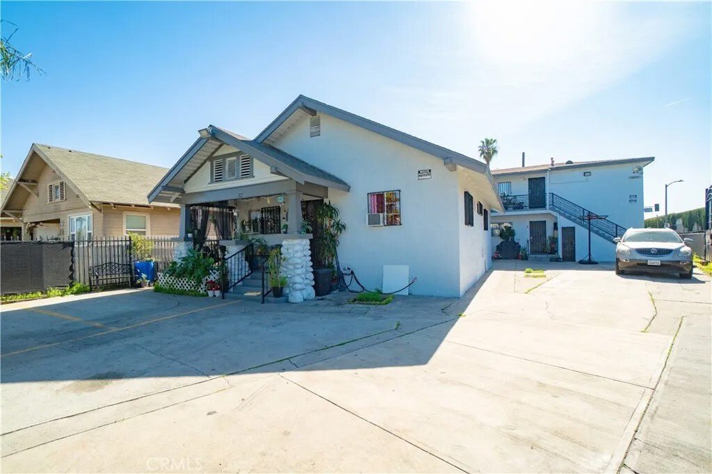 Los Angeles, California, United States 4 - 17400987