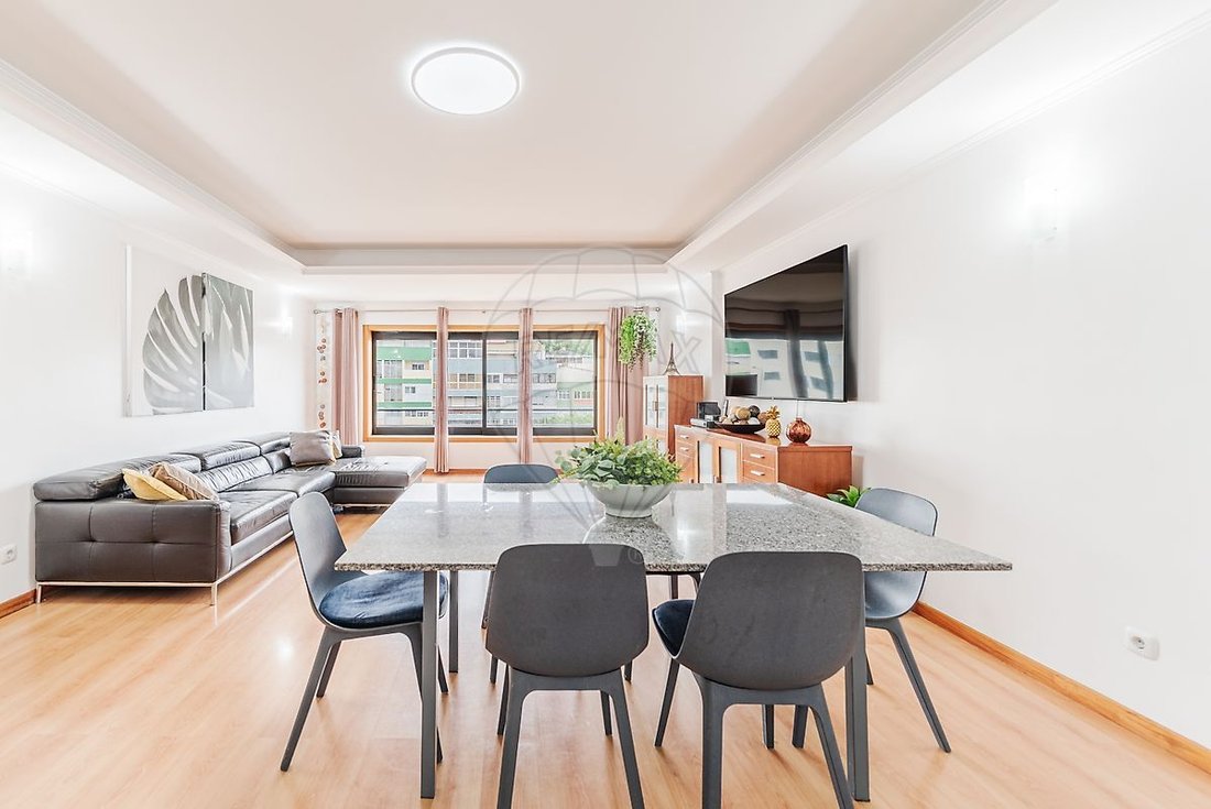 Apartment in Rio de Mouro, Lisbon, Portugal 3 - 17397338
