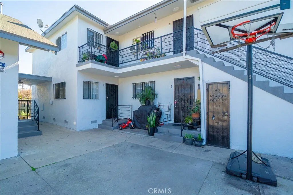 Los Angeles, California, United States 5 - 17400987