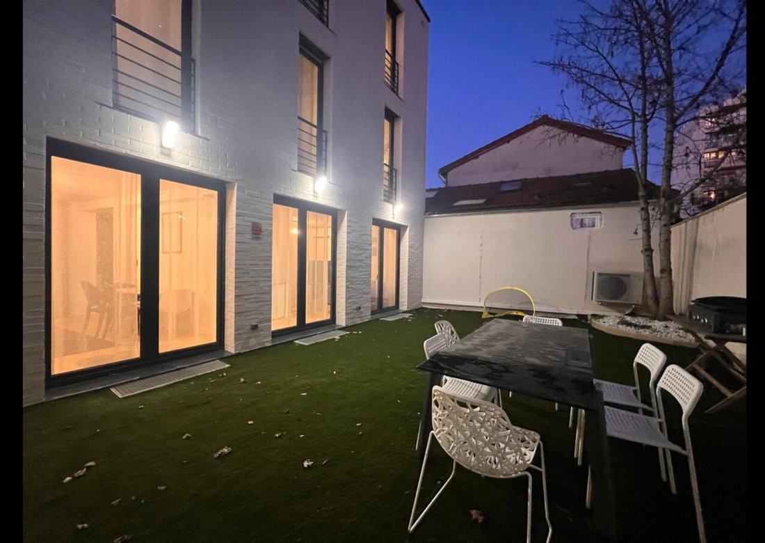 House in Arrondissement of Bobigny, Ile-de-France, France 2 - 17400795
