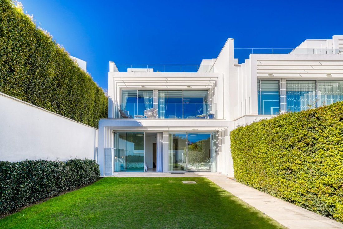 Townhouse in Sotogrande, San Roque, Andalusia 1 - 17399625
