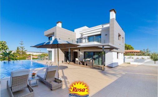 Villa in Torrevieja, Valencian Community, Spain 1