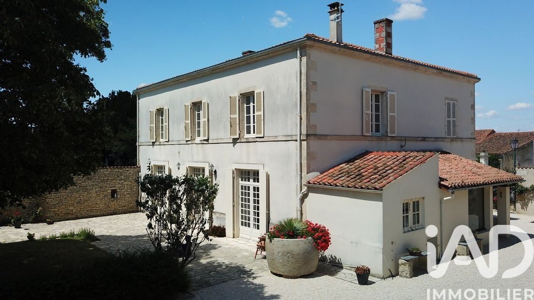 House in Saint-Sauveur-d'Aunis, Nouvelle-Aquitaine, France 2 - 17398815