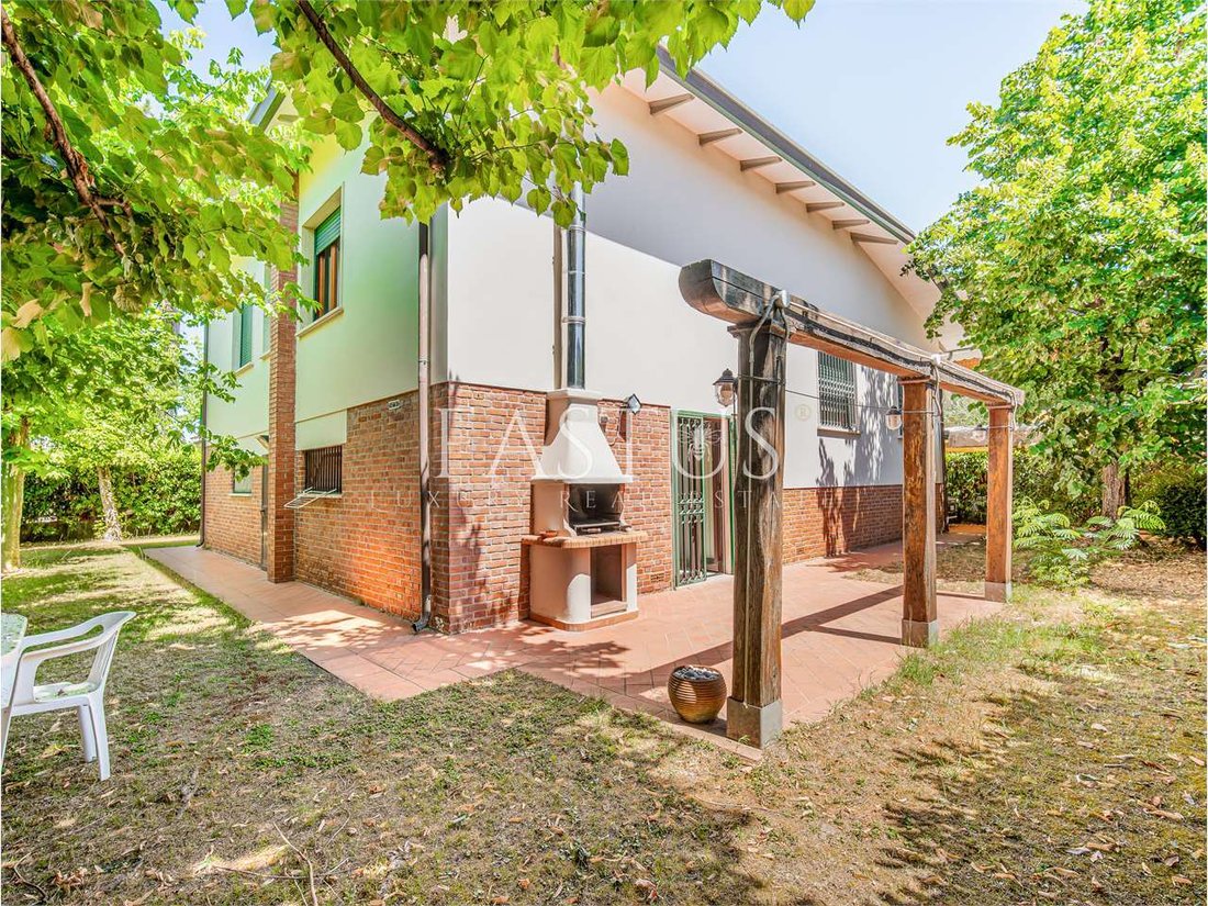 Villa in Tonfano, Pietrasanta, Italy 2 - 17402240