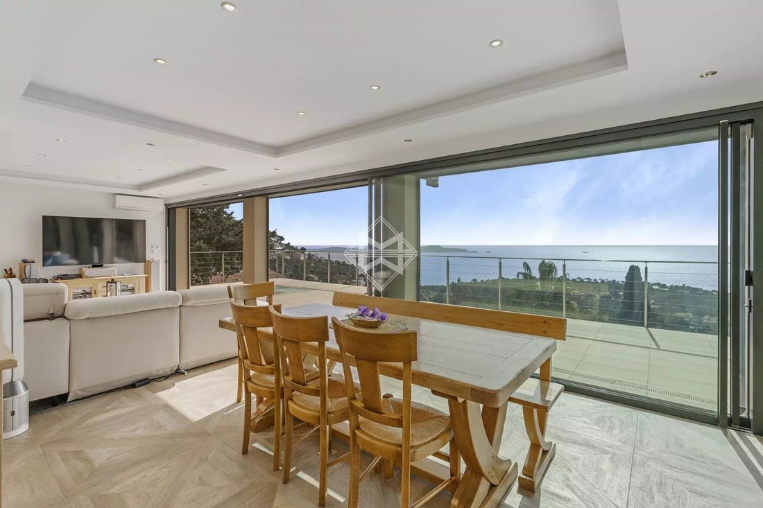 Villa in Carqueiranne, Provence-Alpes-Côte d'Azur, France 4 - 17397865