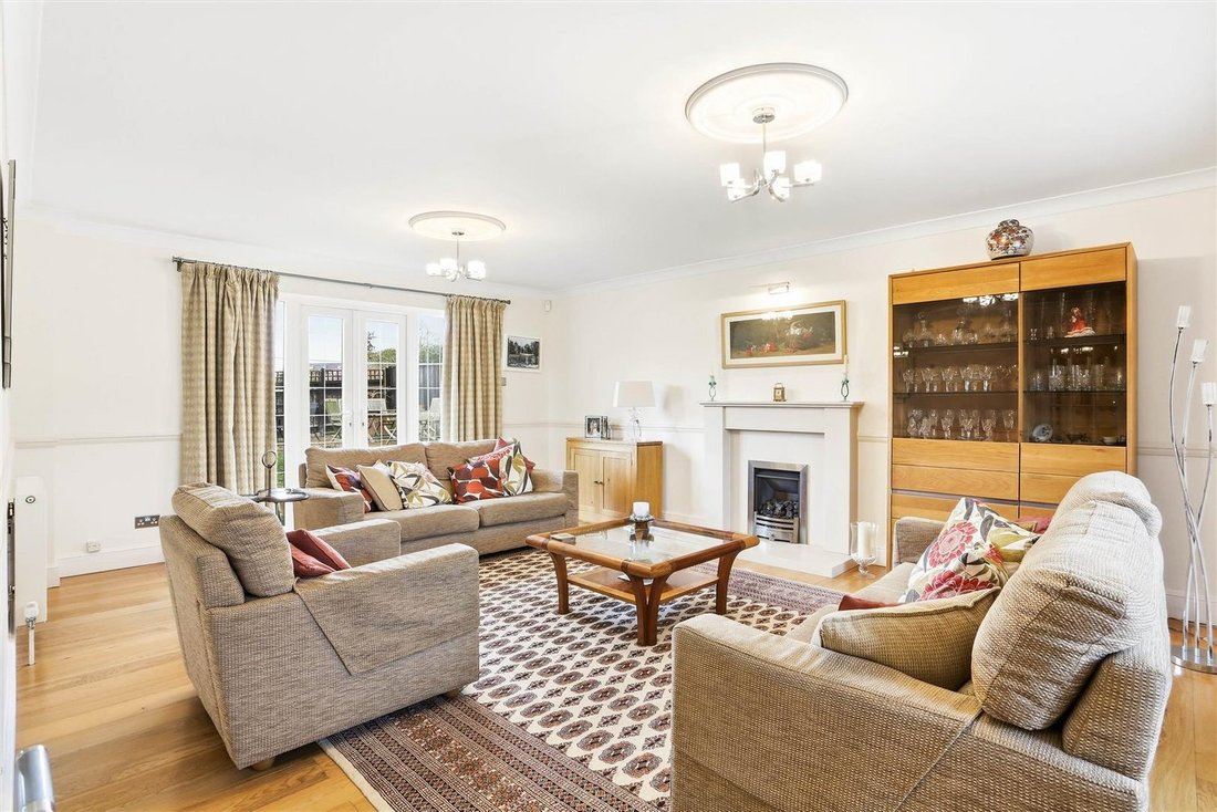 House in London Borough of Sutton, England 2 - 17399133