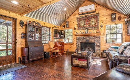 House in Covington, Texas, United States 1