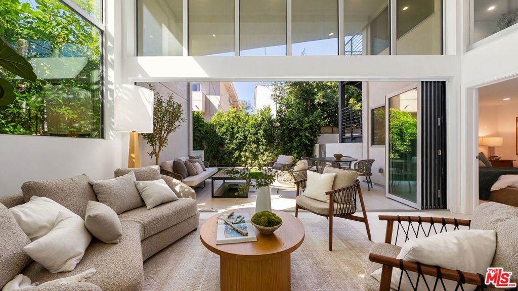 Condo in West Hollywood, California, United States 1 - 17403914