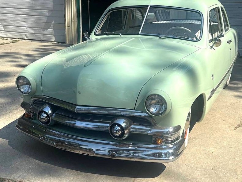 Coupe in Glendale, United States 3 - 17404051