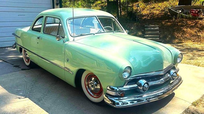 Coupe in Glendale, United States 1 - 17404051