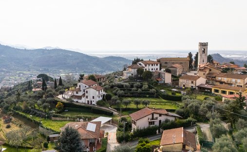 Villa in Bargecchia, Tuscany, Italy 1