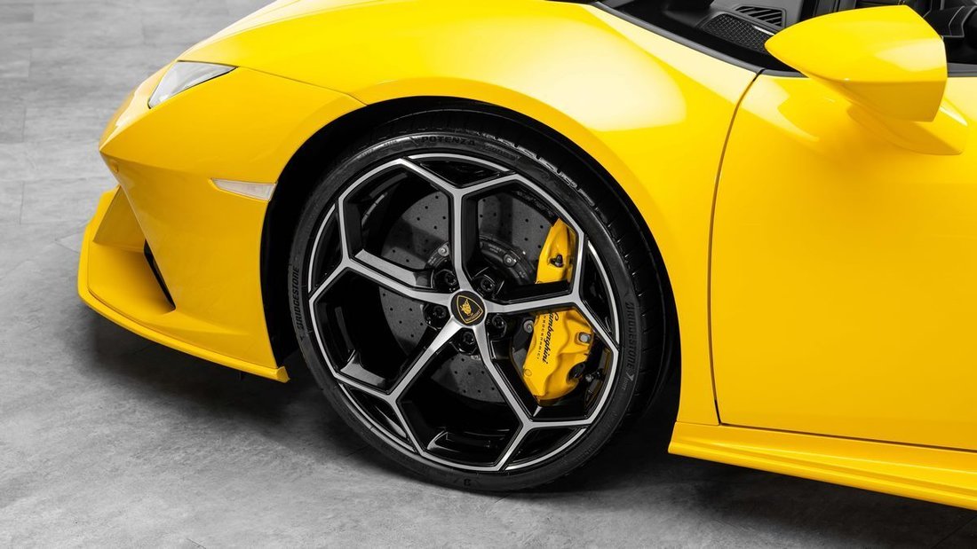 Cabriolet in Dubai, United Arab Emirates 4 - 17404491