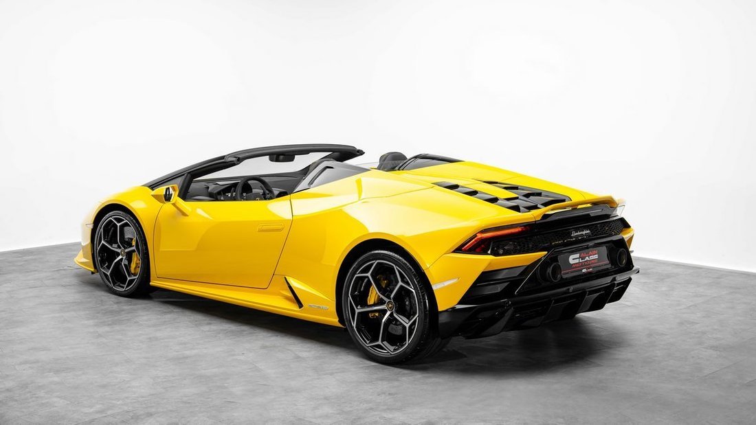 Cabriolet in Dubai, United Arab Emirates 2 - 17404491