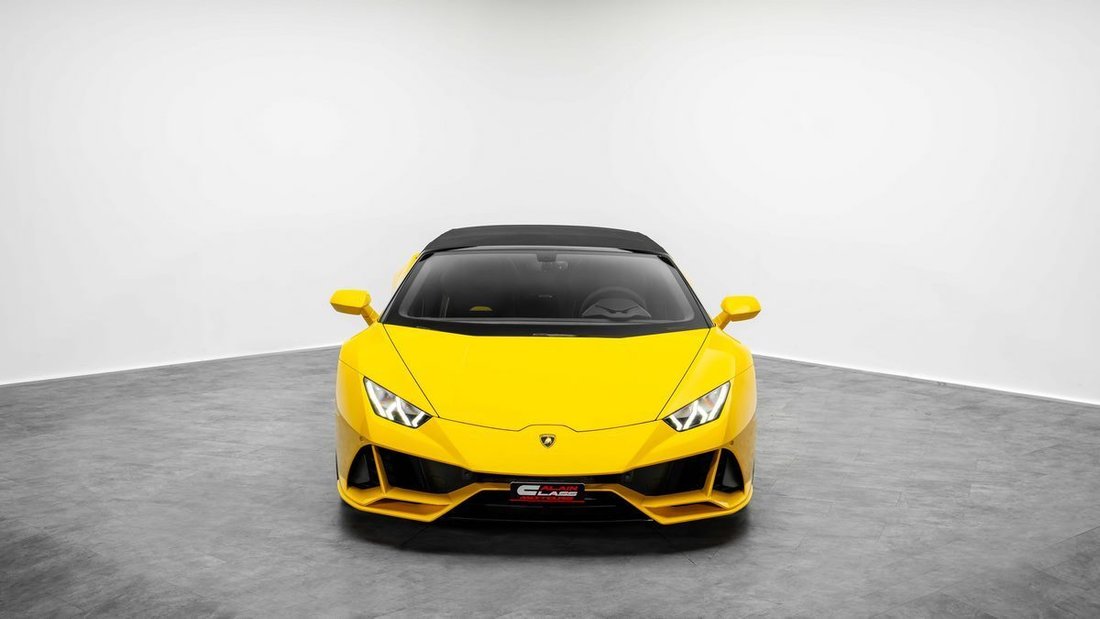Cabriolet in Dubai, United Arab Emirates 3 - 17404491
