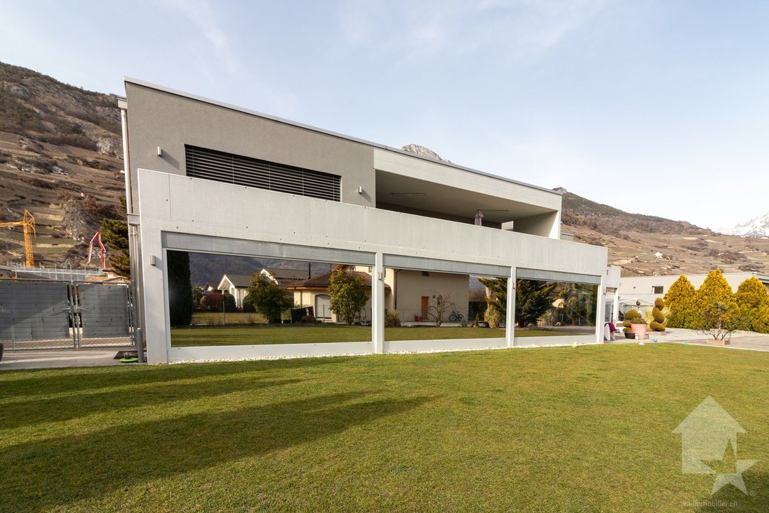 Beautiful Villa In Ppe With Large Garden And Basement