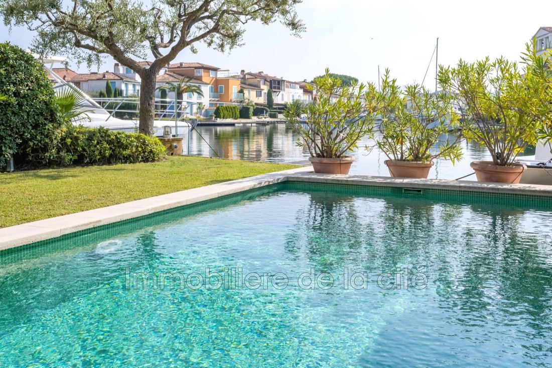 Villa in Grimaud, Provence-Alpes-Côte d'Azur, France 2 - 15877385