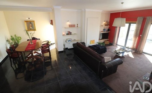Townhouse in Silveira, Lisbon, Portugal 1