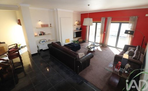 Townhouse in Silveira, Lisbon, Portugal 1