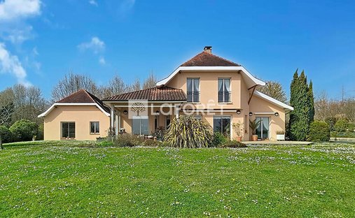 Villa in Mairie-Stade-Bergereau-Depart, Orthez, France 1