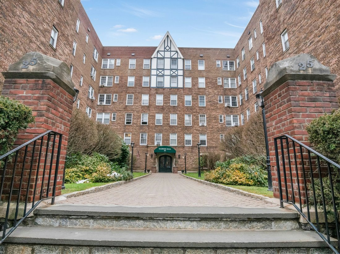 Co Op in Bronxville, New York, United States 1 - 17404857