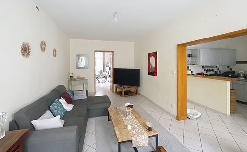 One Of Flat Roof Water Castle, Rochefort ( Commerical)