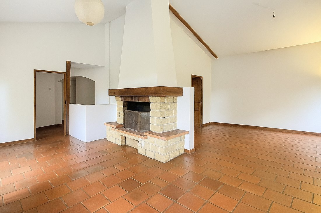 Villa in La Treille, Marseille, Provence-Alpes-Côte d'Azur 4 - 17405896