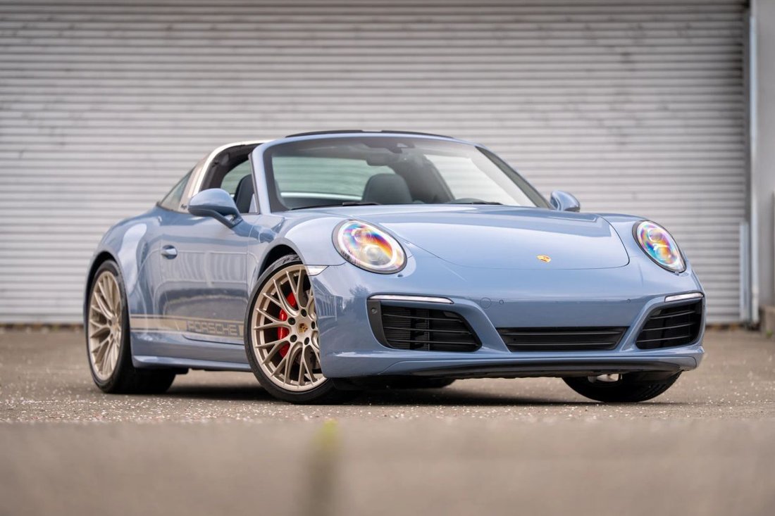 Coupe in Seattle, WA, United States 1 - 17405274