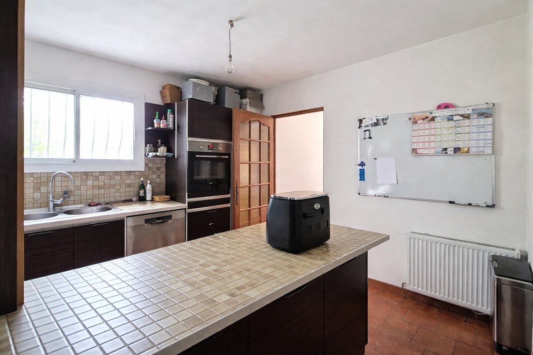 Villa in La Treille, Marseille, Provence-Alpes-Côte d'Azur 5 - 17405896