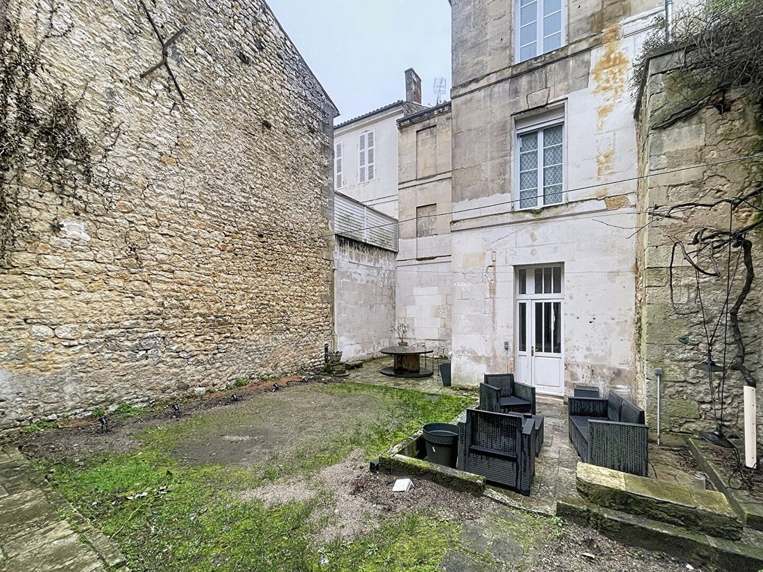 Villa in Centre Ville Nord, Rochefort, France 1 - 17405886