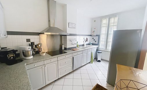 One Of Flat Roof Water Castle, Rochefort ( Commerical)