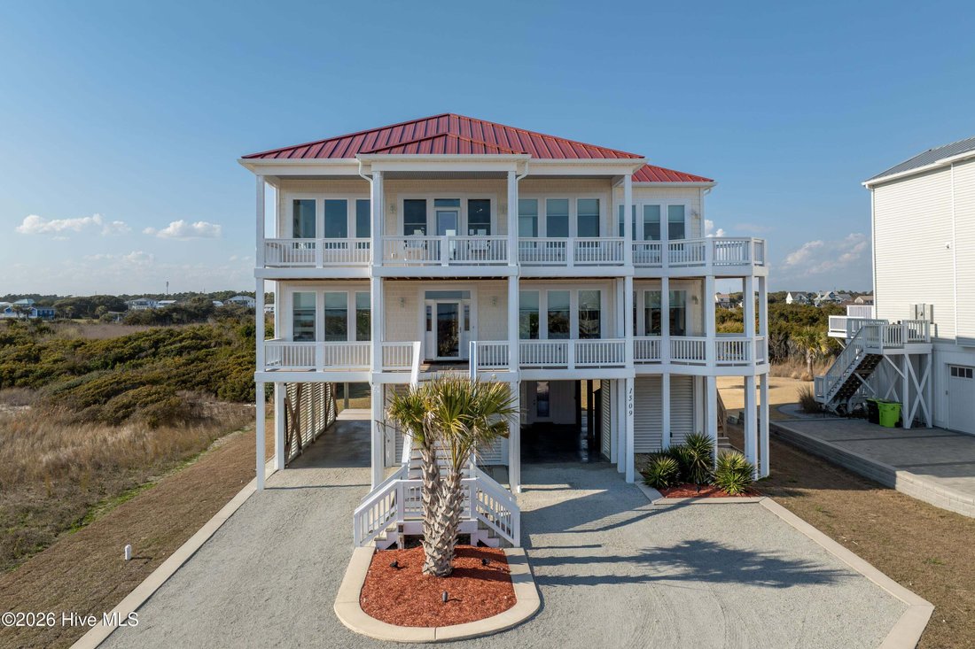 House in North Topsail Beach, North Carolina, United States 1 - 17404865
