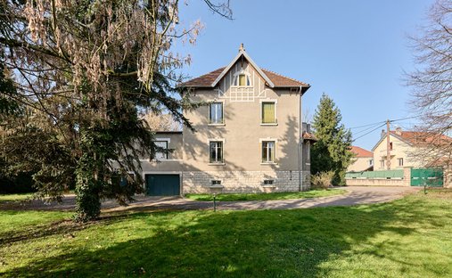 Villa in Ouest, Vesoul, France 1