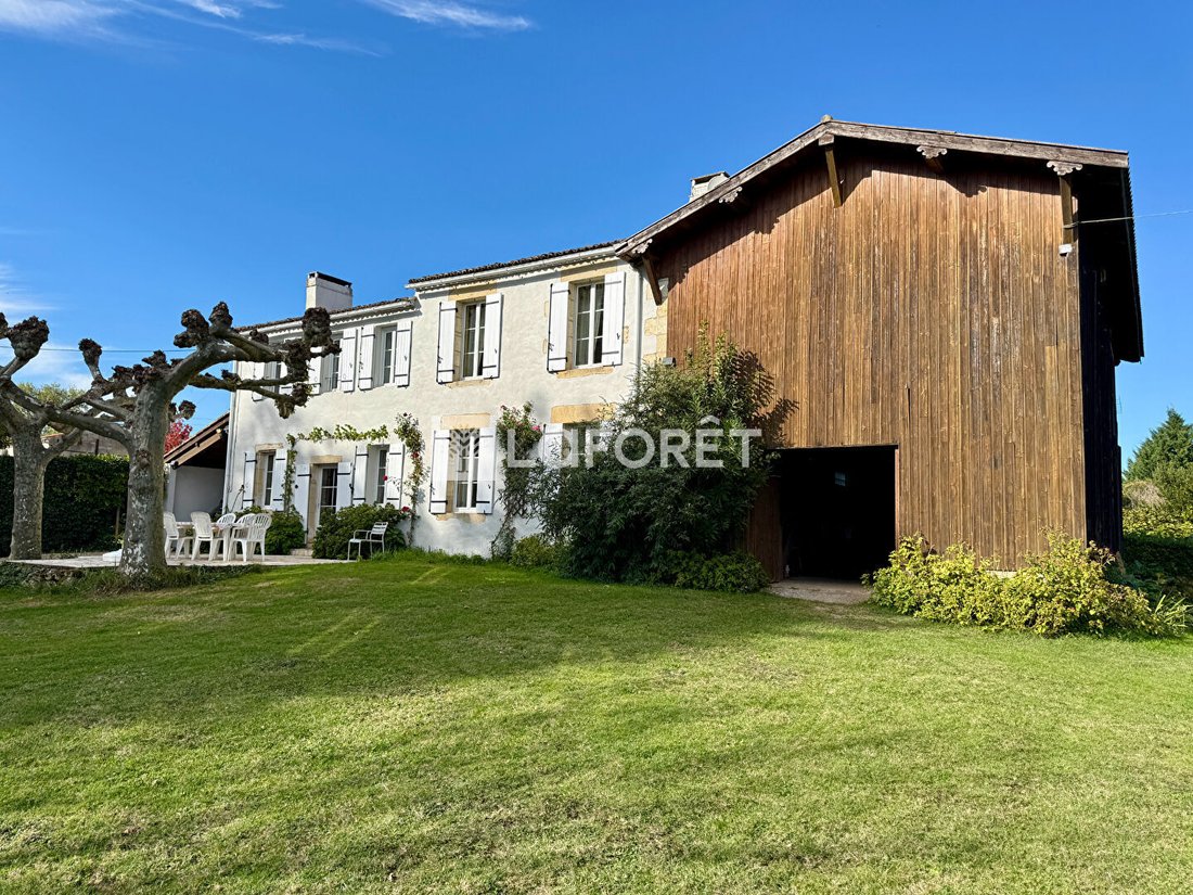 Villa in Barie, Nouvelle-Aquitaine, France 1 - 17405903