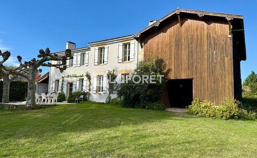Villa in Barie, Nouvelle-Aquitaine, France 1