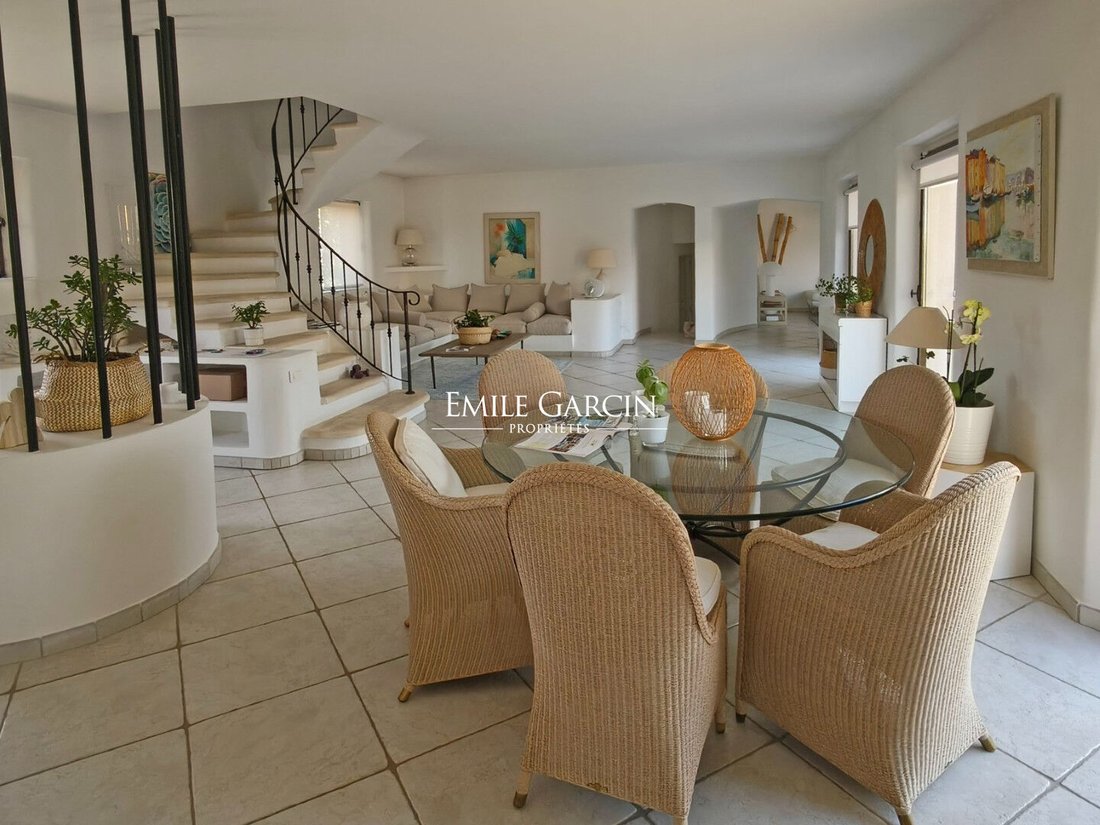 Villa in Lagnes, Provence-Alpes-Côte d'Azur, France 4 - 17405638